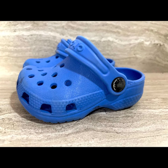 tiny baby crocs